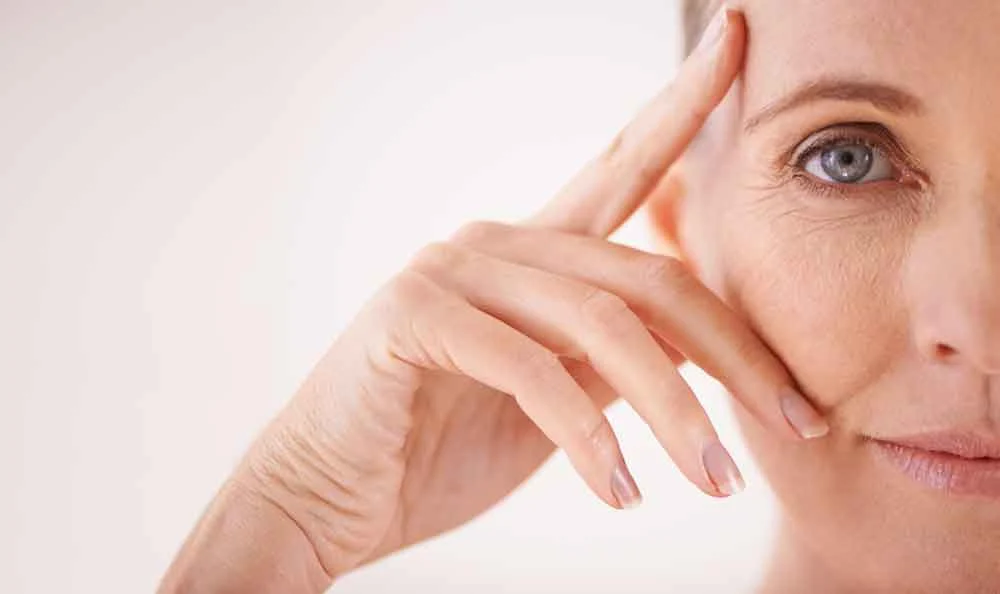 Minimizes Wrinkles By Encouraging New Skin Cells
