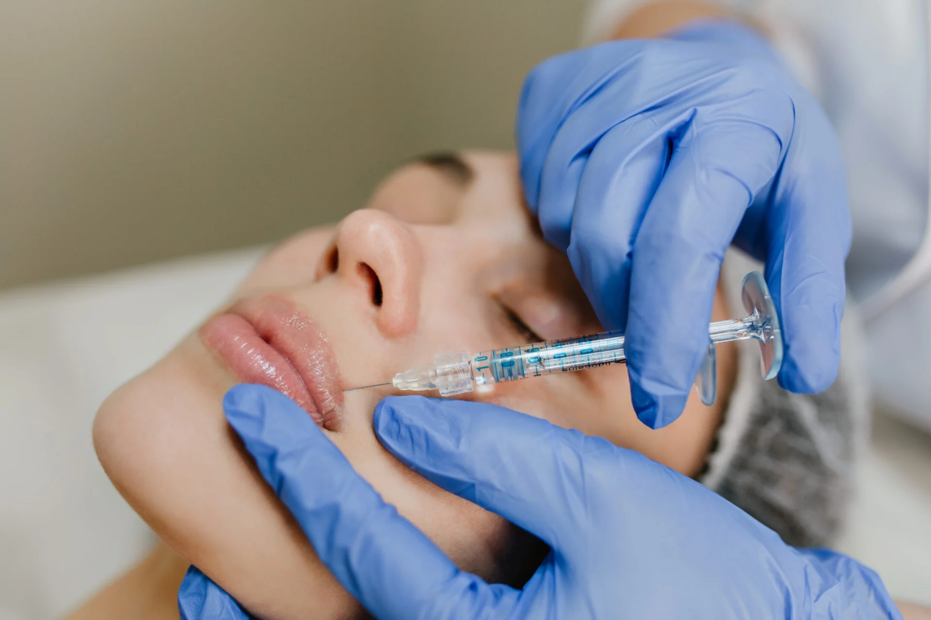SKINVIVE vs Fillers by Skin Artistry Clinic