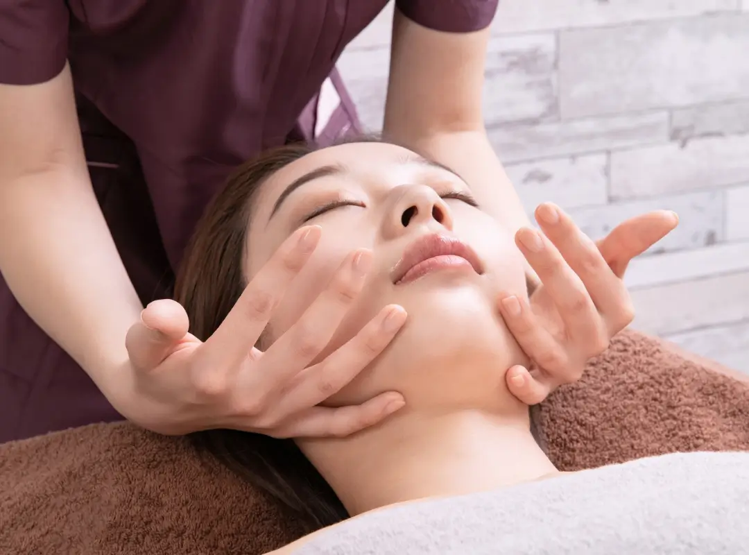 Alamo SKINVIVE Treatment By Dr. Faiqa Chaudhry